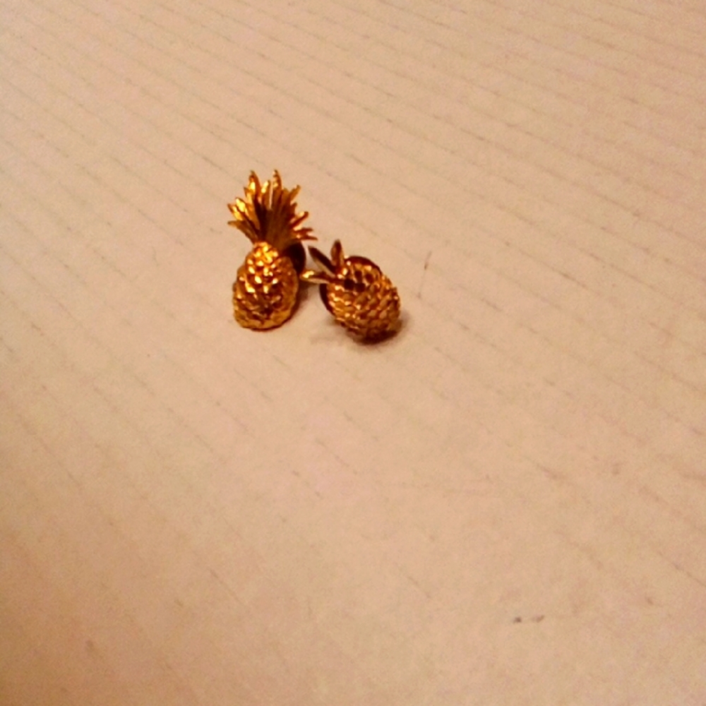 Goldtone Pineapple cuff